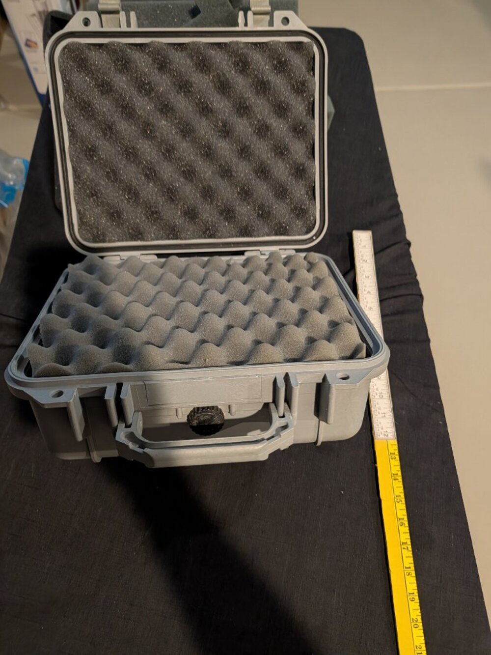 Pelican 1400NF Case (Silver)
